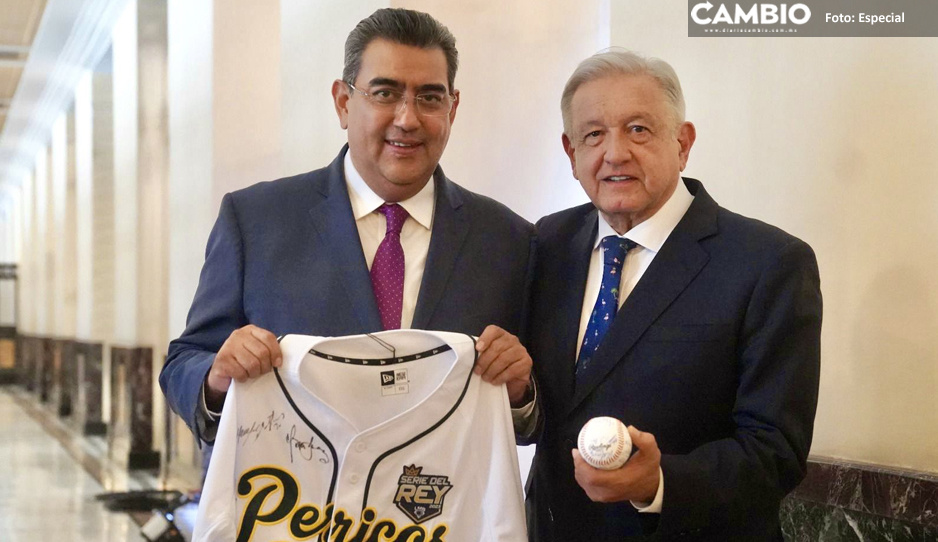 ¡Se pone la del campeón! Sergio Salomón entrega jersey de Pericos a AMLO