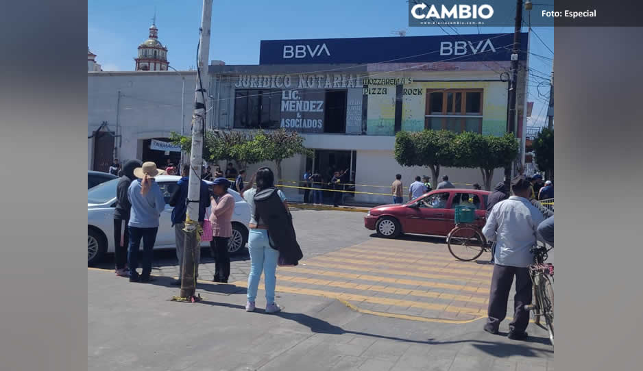 Comando armado asalta sucursal de BBVA en Huejotzingo; hay un muerto y un lesionado
