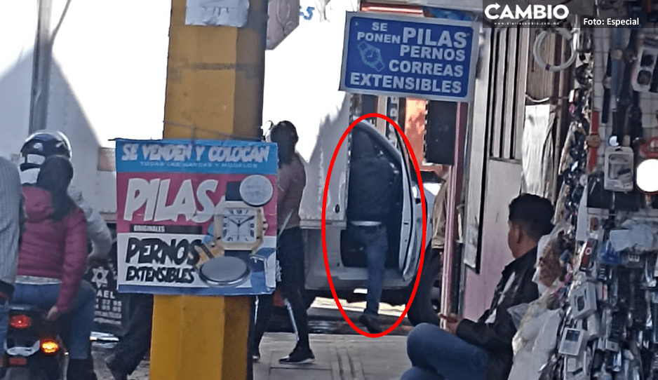 A punta de pistola, roban camioneta en Texmelucan