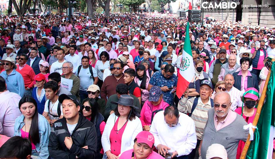 Miles marchan en Puebla por defensa de la democracia (VIDEO)