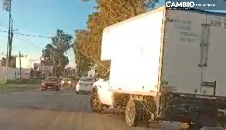 A punta de pistola, roban camioneta en la México-Puebla
