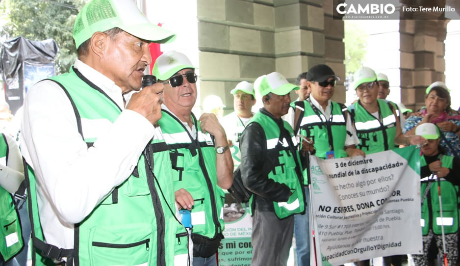 Asociación Cultural de Invidentes exige mejores vialidades e inclusión laboral en Palacio Municipal (VIDEO)