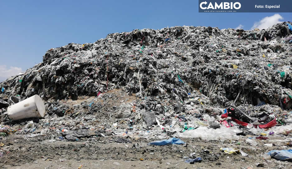 Clandestinamente continúan depositando basura en el relleno sanitario de Tehuacán pese a estar clausurado