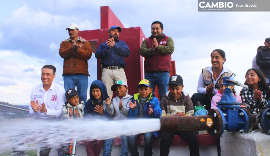 Entrega Armando Ruíz Solís rehabilitación del sistema de agua potable en Palmaritos