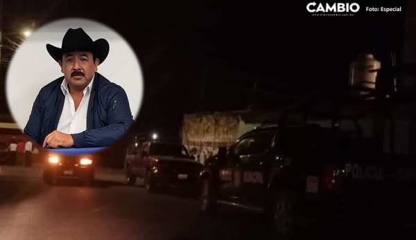 Pobladores acusan que hijo del edil de Los Reyes de Juárez utiliza autos oficiales para promocionarse