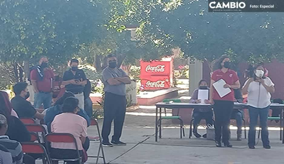 Directora de CBTIS 184 cobra 48 mil pesos a padres de familia de viáticos en Chietla  
