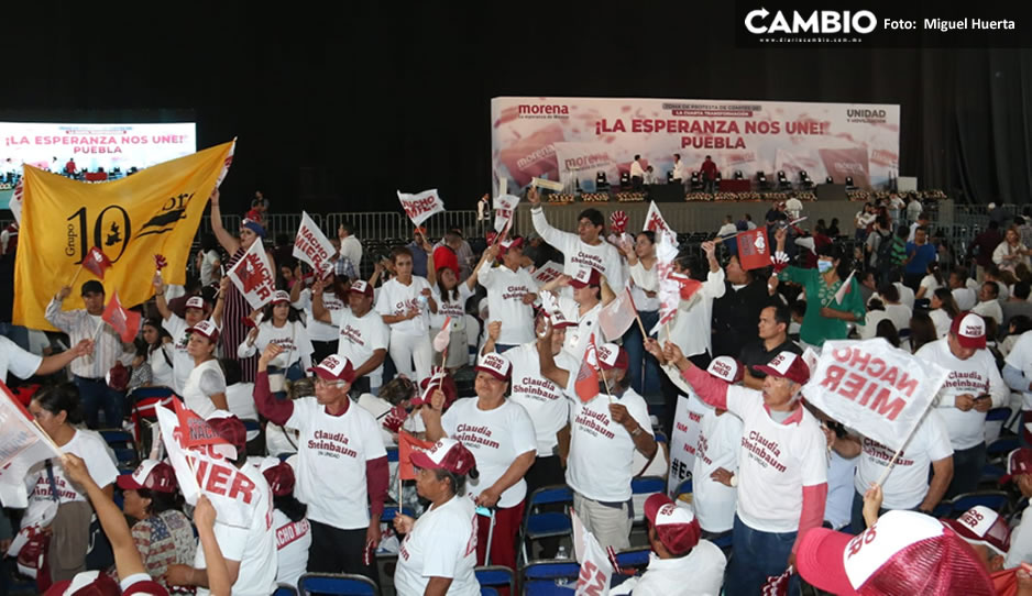 Simpatizantes de Nacho Mier y Julio Huerta arman guerra de porras en el Centro Expositor (VIDEO)