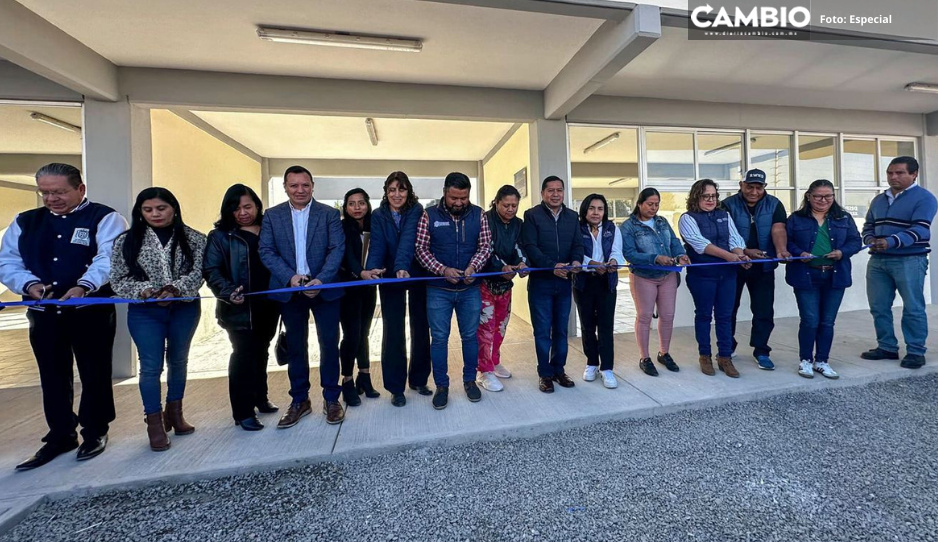 Entrega Filomeno Sarmiento cuatro aulas en bachillerato Forjadores de Puebla en Cuautlancingo