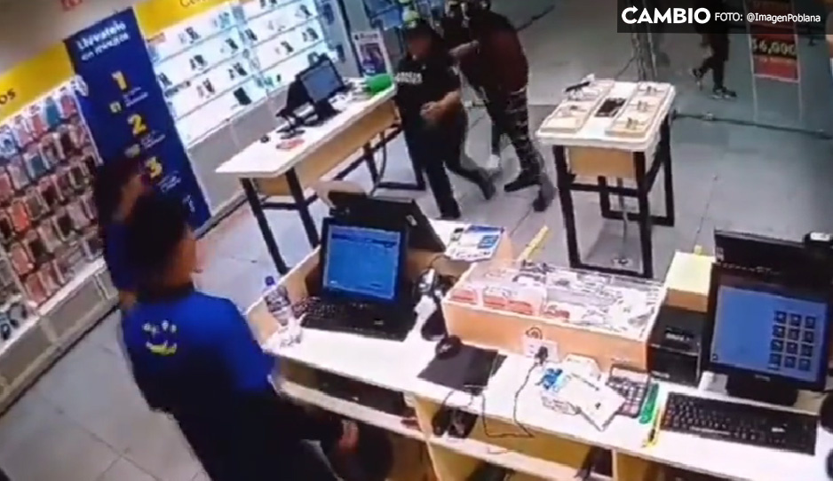 Delincuentes desarman a polic&iacute;a y atracan Macroplay en Mayorazgo (VIDEO)