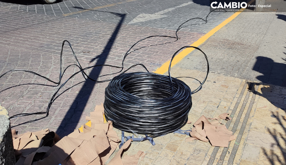 No solo el cable, ahora también roban luminarias en Tehuacán