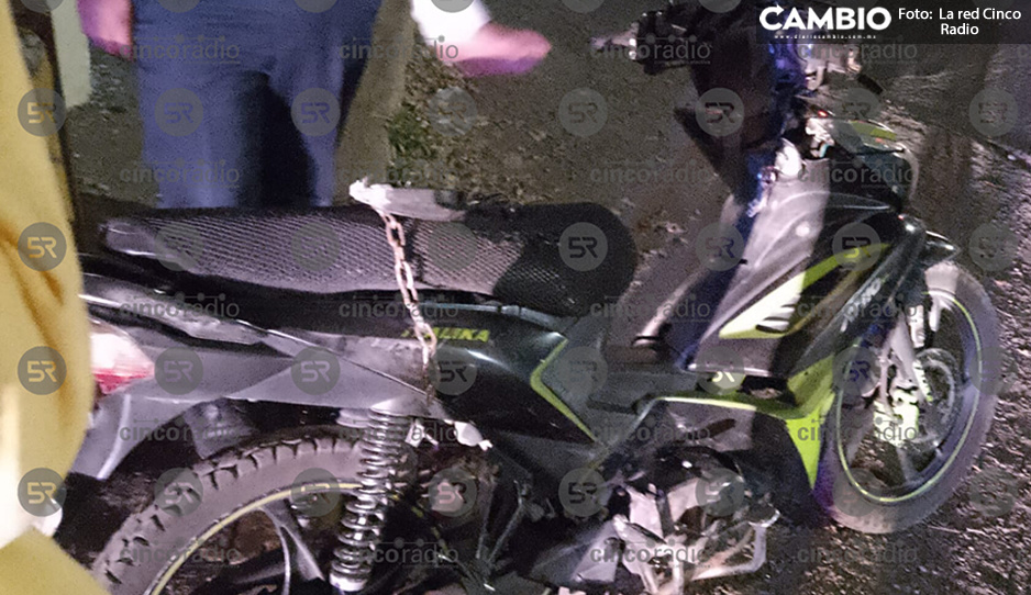 Motociclista derrapa y termina herido tras caer en bache en la Diagonal Defensores