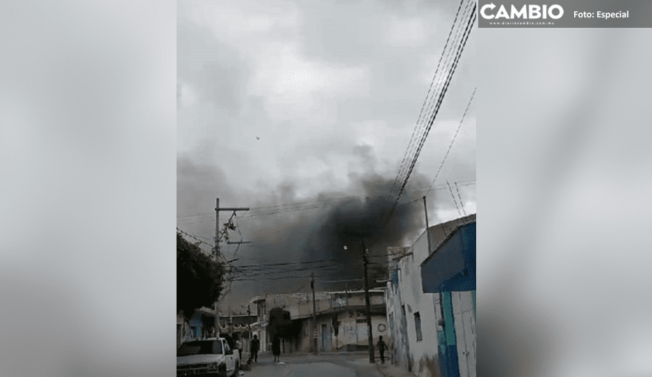 Voraz incendio deja en cenizas vivienda de San Gabriel Chilac