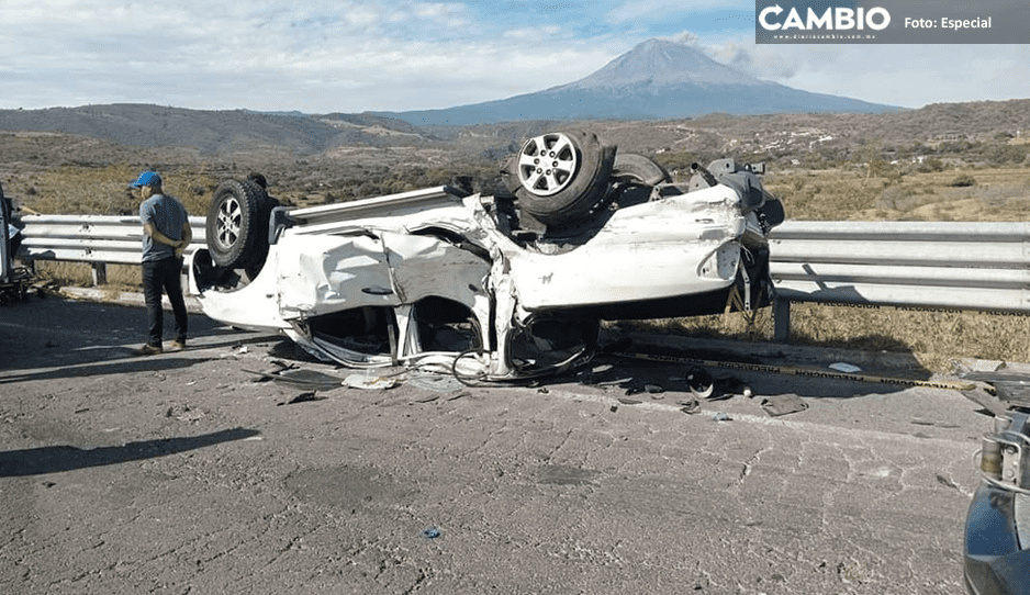 Terrible volcadura de camioneta deja dos muertos y siete lesionados en la Siglo XXI
