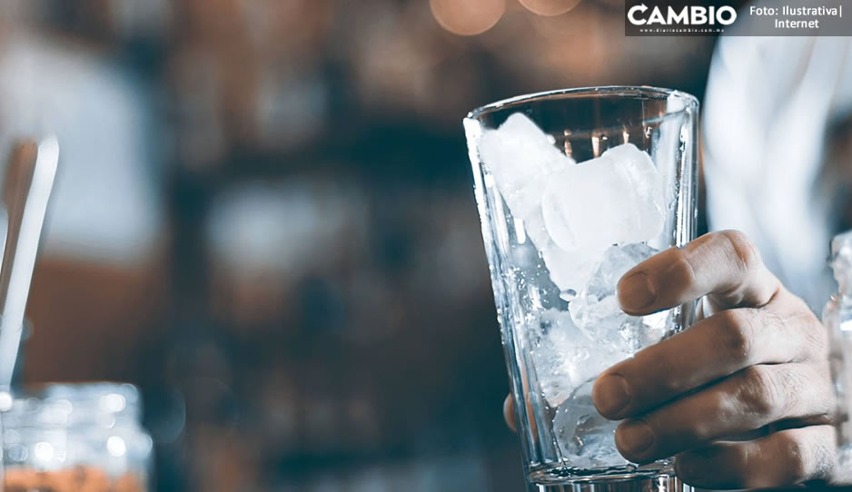 ¡No solo las chelas! Las cubitas peligran ante desabasto de hielo en México