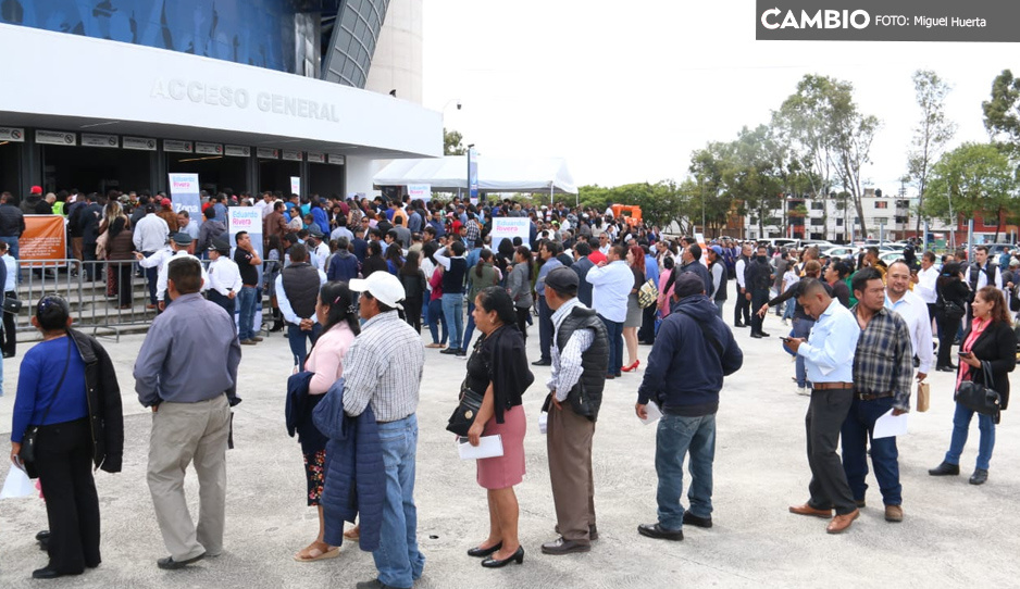 Largas filas y desorganización en el Auditorio GNP previo al informe de Lalo ( FOTOS Y VIDEO)