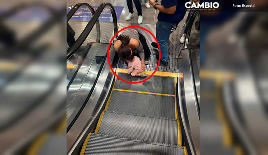 VIDEO: Dedos de niñita quedan atascados en escalera eléctrica