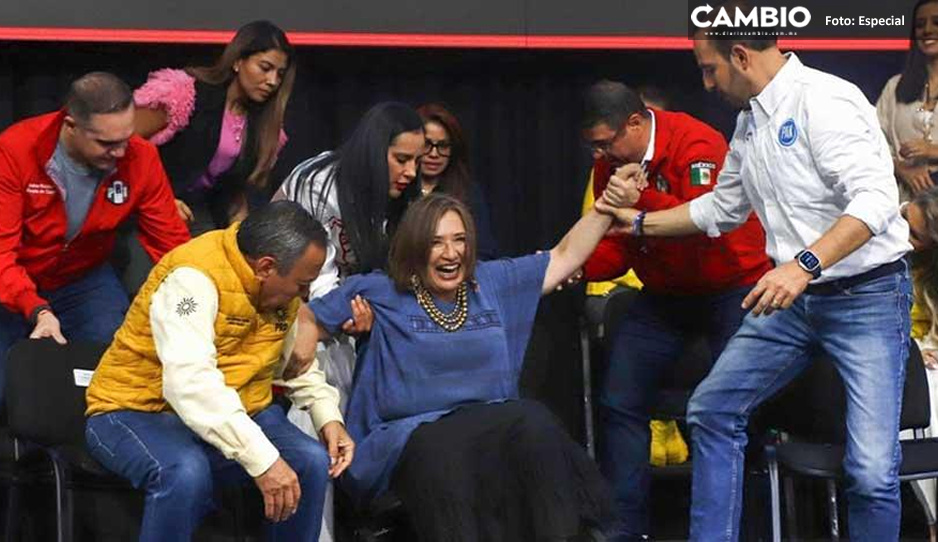 Xóchitl Gálvez se cae de silla y bromea: &quot;Esa silla quedó chica, vamos por la grande&quot; (VIDEO)
