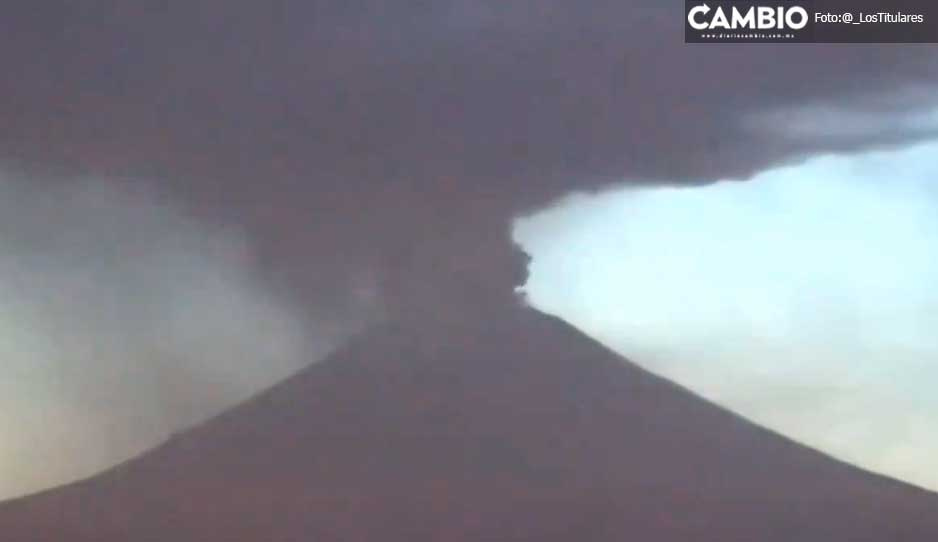 ¡Así la enorme fumarola del Popocatépetl! Se prevé caída de ceniza en la capital poblana (VIDEO)