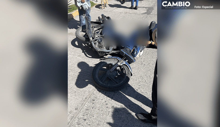 Se enfrentan a tiros en Texmelucan y bala alcanza a un motociclista inocente