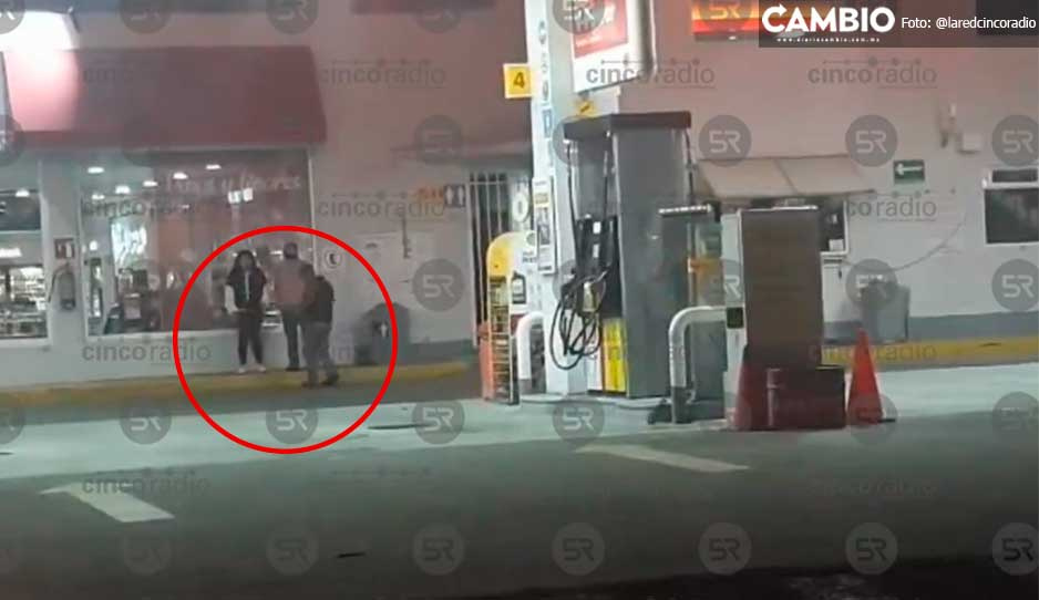 VIDEO: Captan a trabajadores de gasolinera Shell fumando en la estación de Valle Dorado