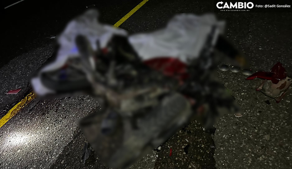 Pareja de motociclistas muere atropellada en la carretera Chiautla-Chila
