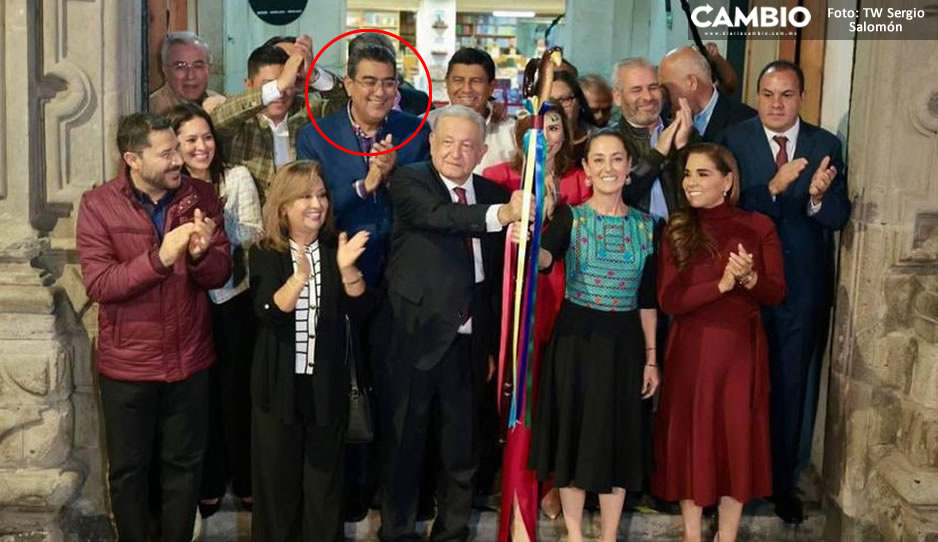 FOTO: Sergio Salomón fue testigo en la entrega de &#039;bastón de mando&#039; a Sheinbaum