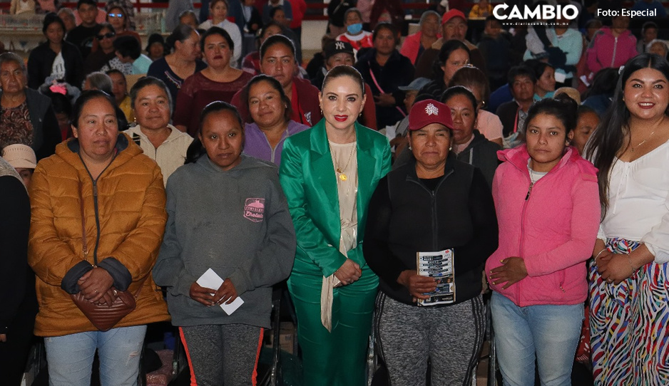 Contribuye Paola Angon a la economía de las mujeres cholultecas