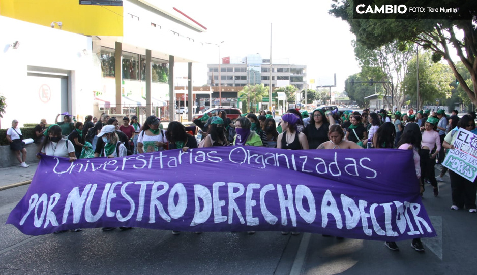 Arranca marcha de colectivos feministas para exigir la despenalización del aborto en Puebla