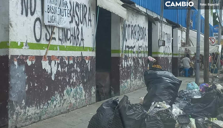 ¡Qué apestadero! Comerciantes del Mercado La Purísima cierran calle con montones de basura