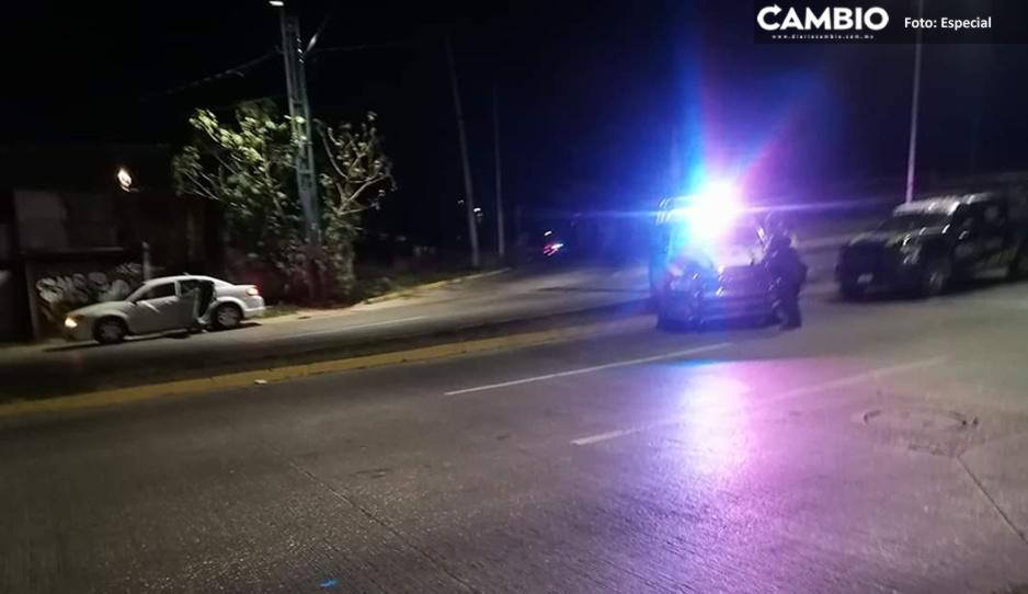 Hallan cadáver envuelto en plástico con narcomensaje en la Puebla-Orizaba