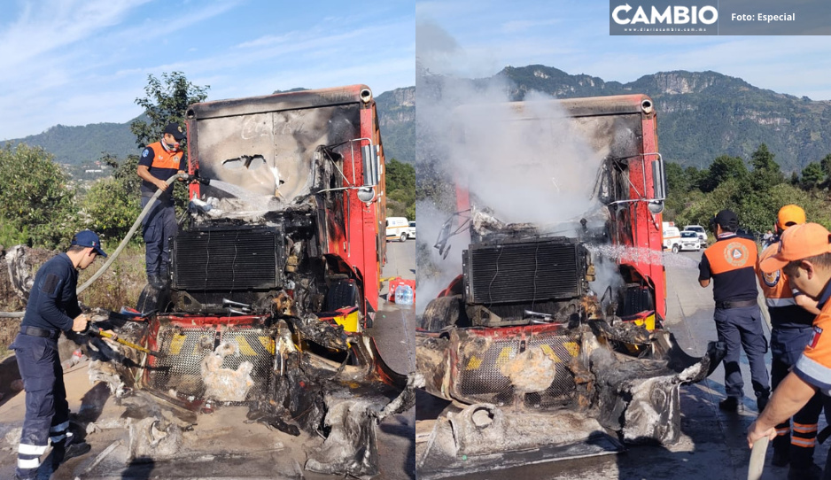 Camión de Coca-Cola termina calcinado por falla mecánica en carretera Chignautla-Teziutlán
