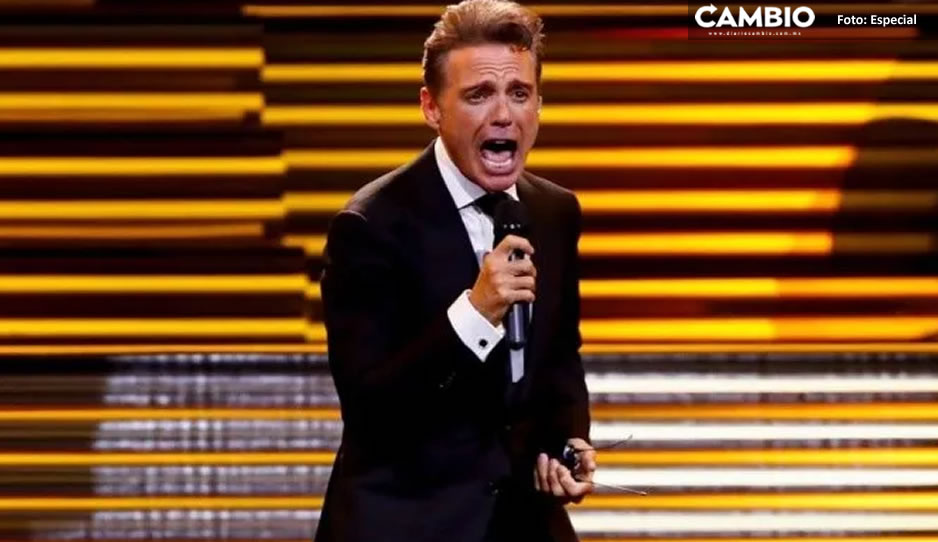 ¡Pásenme el trapeador! Luis Miguel sufre incidente con vaso de cristal en concierto (VIDEO)