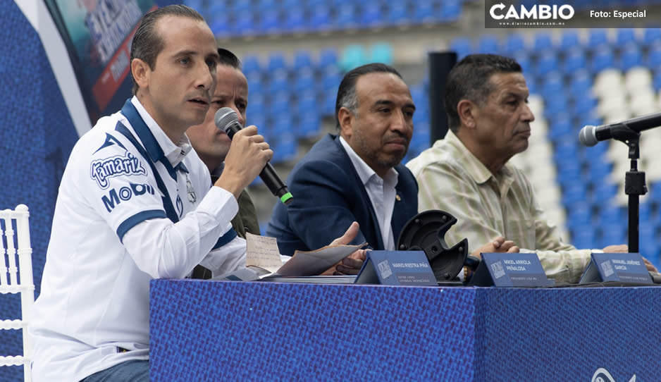 Riestra presenta el libro “Leyendas enfranjadas” (FOTOS)