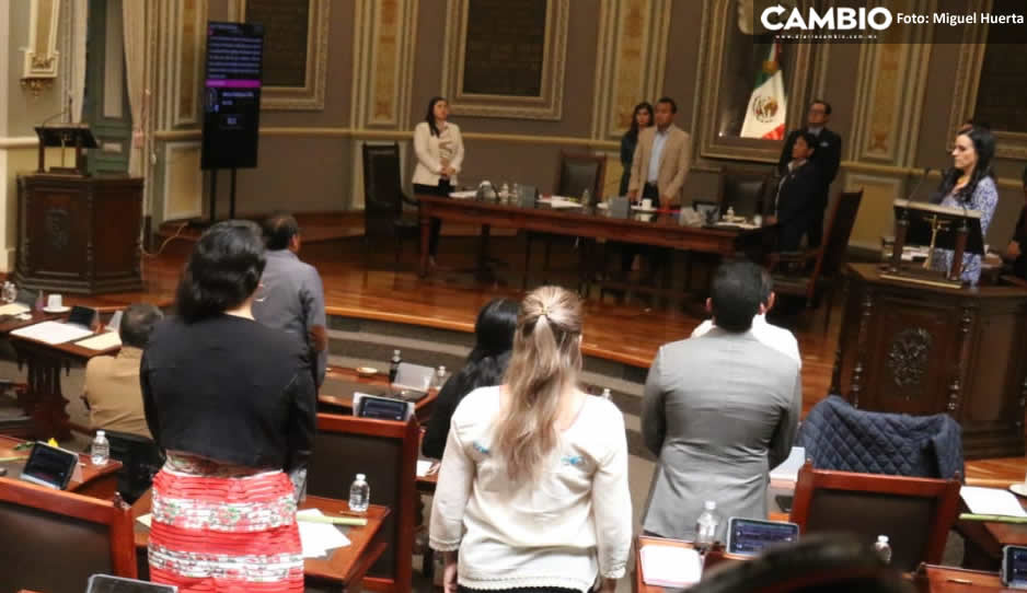 Guardan minuto de silencio en el Congreso por las mujeres víctimas de feminicidio (VIDEO)