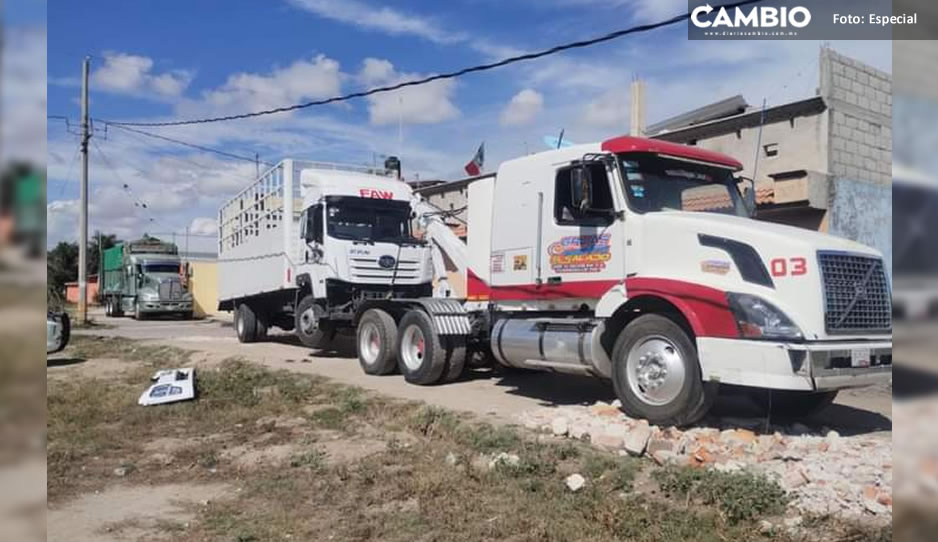 Tras operativo, policías recuperan camión robado en San Antonio Tecolco
