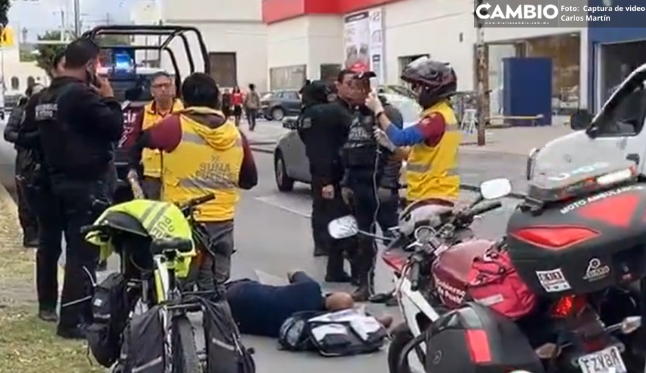 Policía cae de batea de patrulla y queda inconsciente frente al CENHCH (VIDEO)
