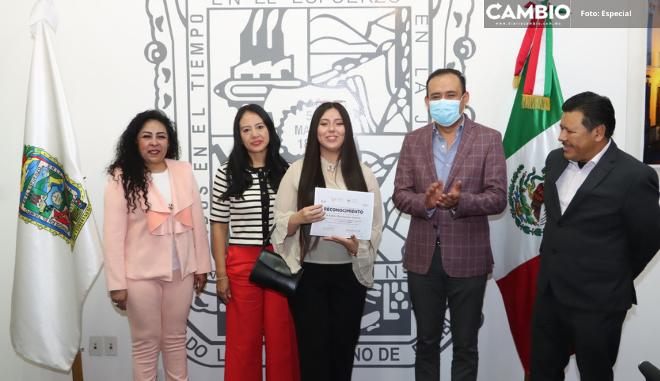 Entrega Voluntariado del Congreso del Estado reconocimientos a alumnos del Instituto de Artes Visuales