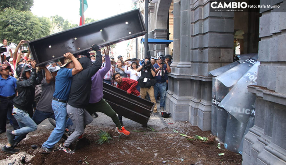 FOTOS: Así fue el enfrentamiento entre policías y pobladores de La Resurrección