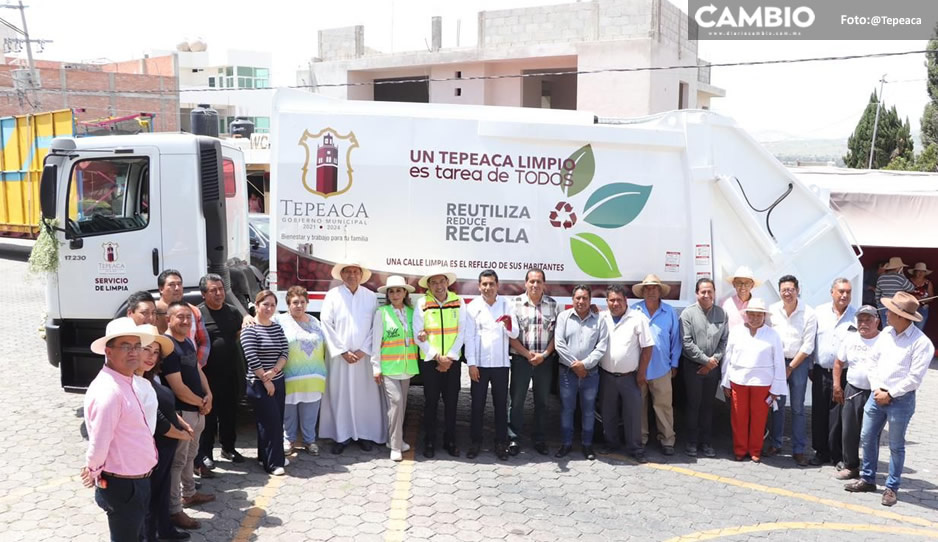 Entregan camión recolector de basura a comunidad de Tepeaca