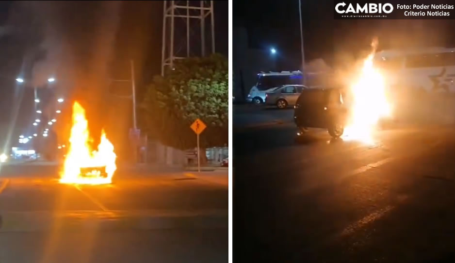 VIDEO: ¡Llamen a los bomberos! Se incendia auto y provoca cierre sobre Bulevar Carmelitas