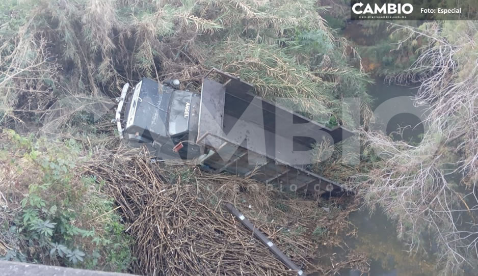 ¡Terrible! Camión atropella a familia que viajaba en motocicleta en Izúcar