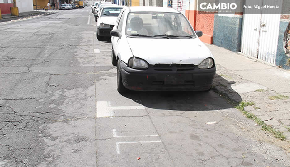 Ayuntamiento pinta cajones de parquímetros en Barrio de Santiago (VIDEO)