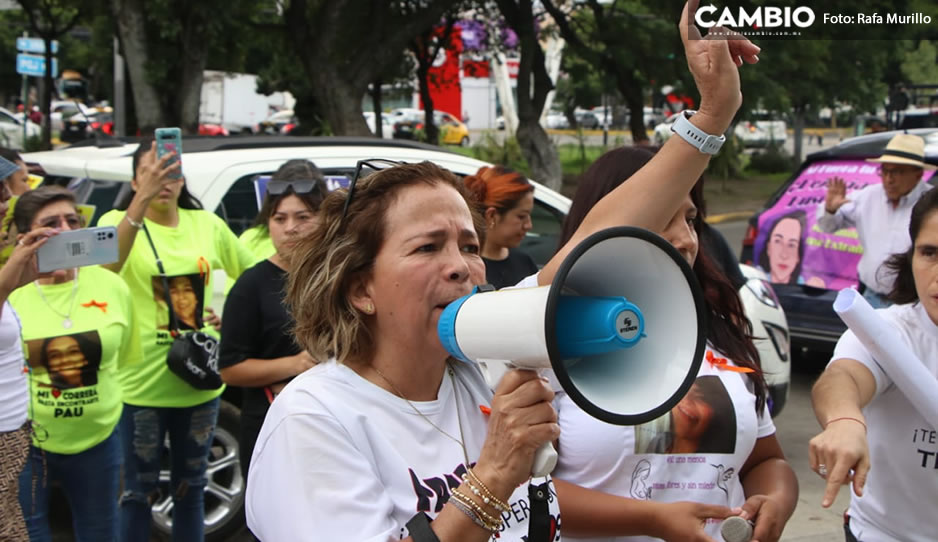 Caravana para exigir localización de Paulina Camargo llega a la Fiscalía (VIDEO)