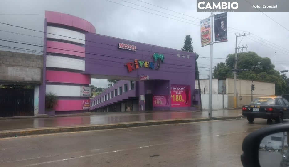 Motelazo termina en tragedia: muere hombre por inhalar gases del auto, su acompañante la libró