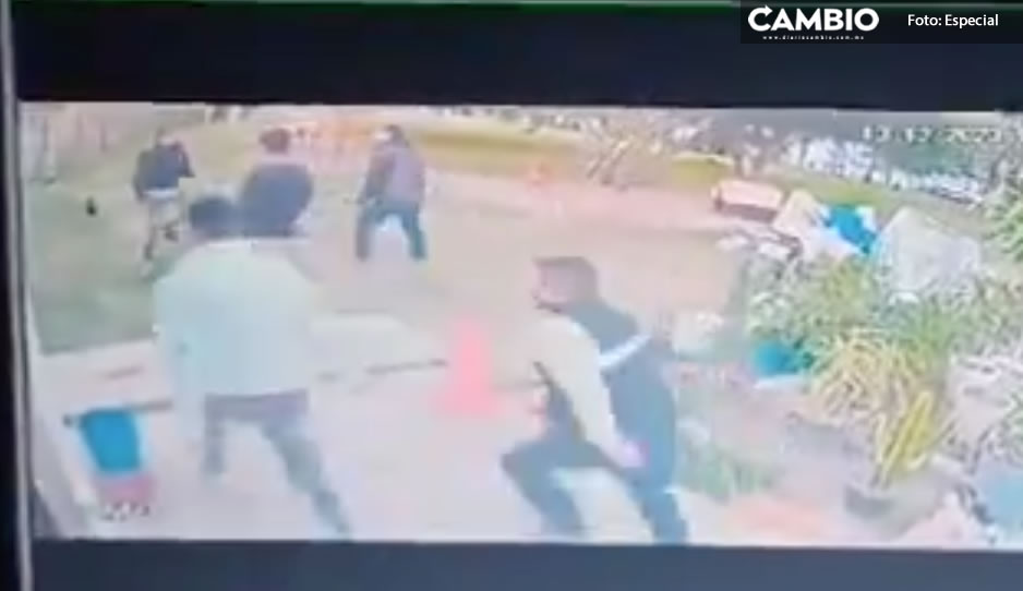 ¡Montoneros! Dan brutal golpiza a vigilante y sus dos hijos en San Pedro Cholula (VIDEO)
