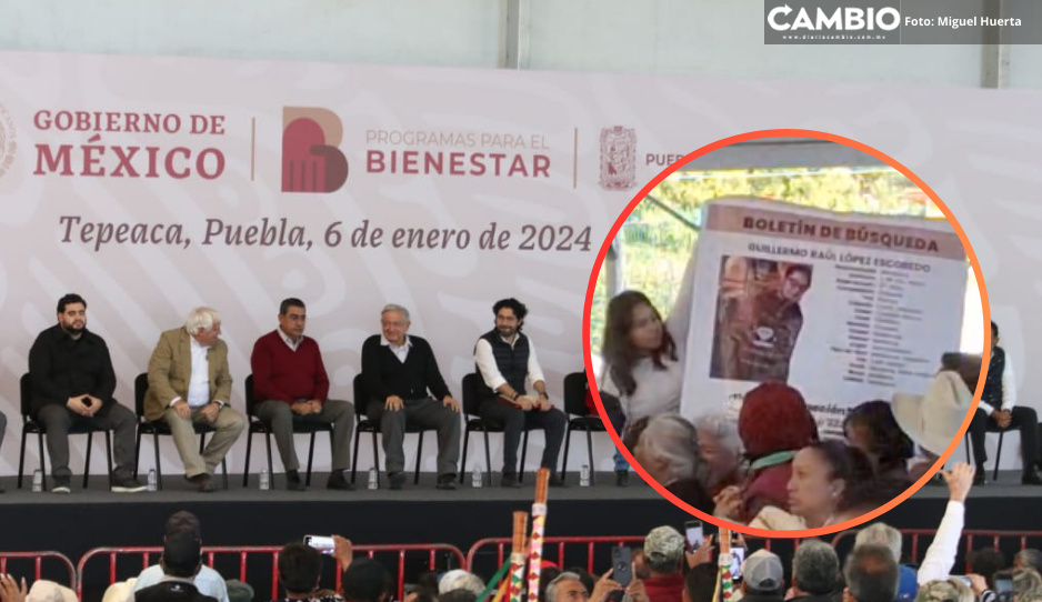 Con pancartas, familiares de Guillermo Raúl piden ayuda a AMLO para localizarlo durante visita en Tepeaca (VIDEO)
