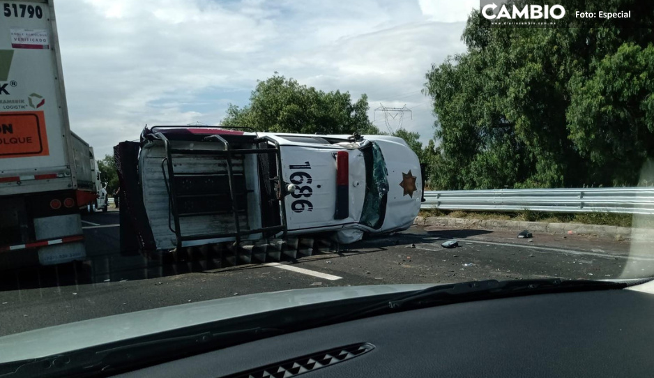 Volcadura de patrulla en la Puebla-Orizaba deja dos policías estatales heridos