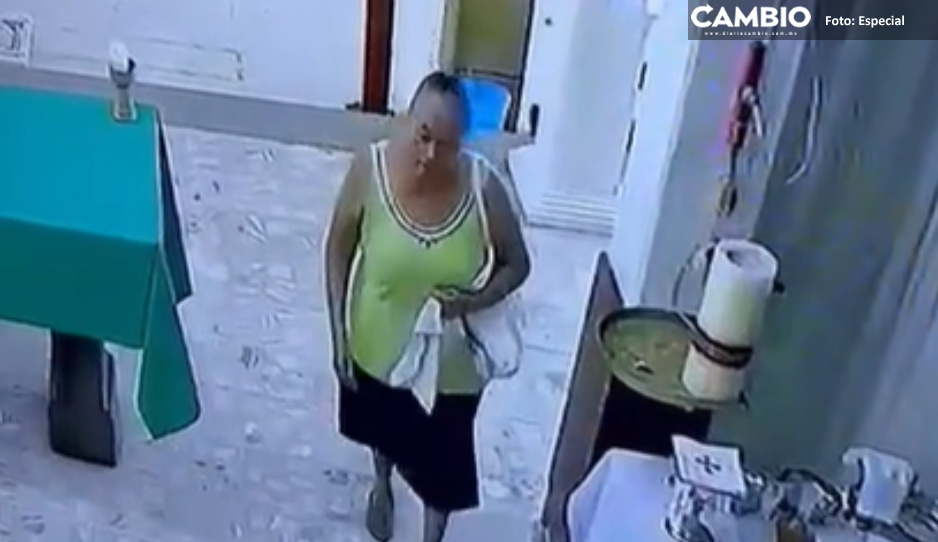 ¡Hija de…Dios! Mujer es captada robando vino de consagrar (VIDEO)