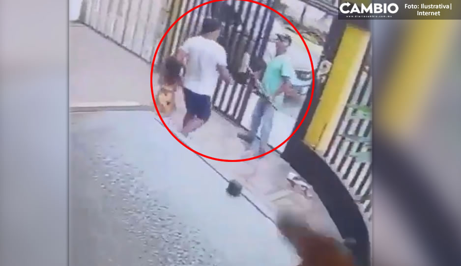 ¡Es un héroe! Conserje frustra secuestro de una niñita en tienda de abarrotes (VIDEO)