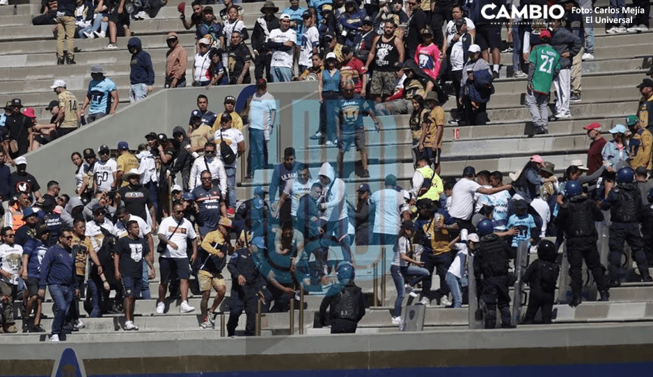 Aficionados del Club Puebla presencia zafarrancho de la Rebel en CU